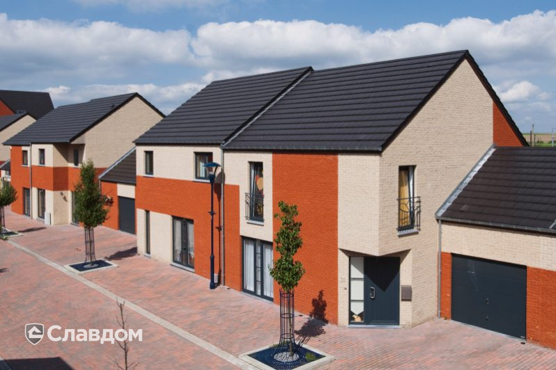 Таунхаус с облицовкой кирпичом Terca Donkerrood и Forum Prata