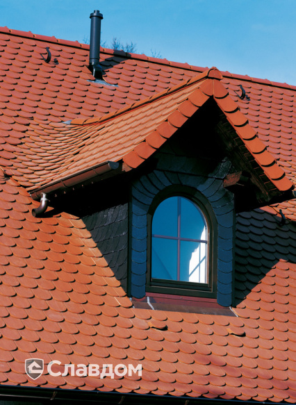 Частный одноэтажный дом с крышей из черепицы Creaton Biber Klassik Naturrot