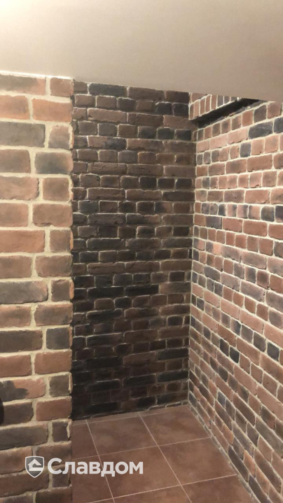 Использование искусственного кирпича БАЛТФАСАД Старый кирпич 1057 в отделке лестницы