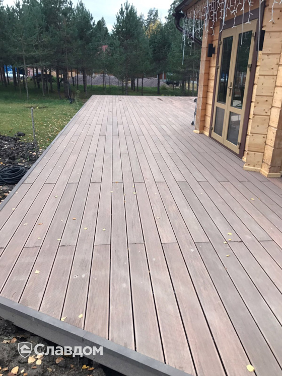 Терасса с использованием доски из ДПК CM Decking MIX Венге