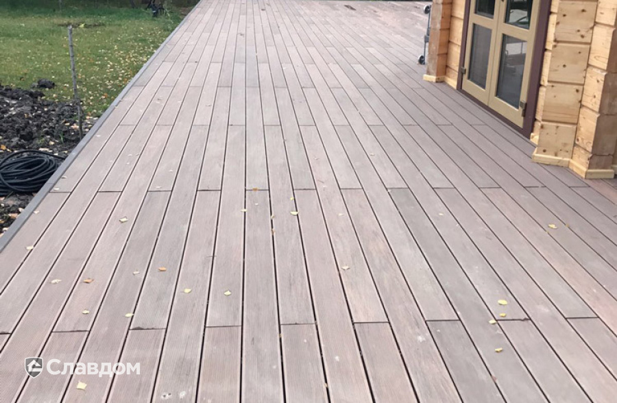Терасса с использованием доски из ДПК CM Decking MIX Венге