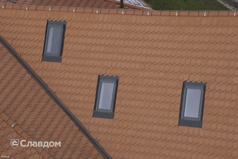 Общественное здание с черепицей TONDACH Бобровка 00-натуральный