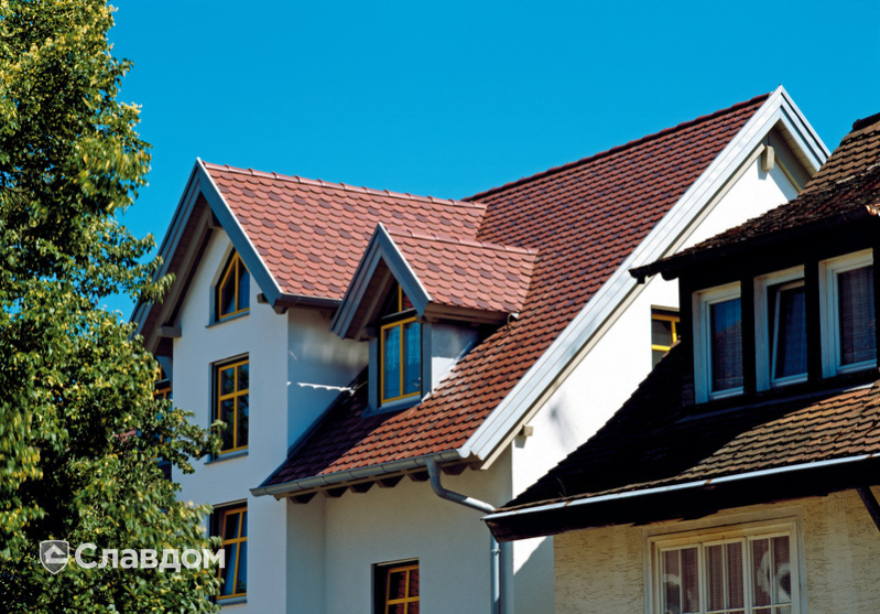 Частный жилой дом с черепицей Creaton Biber Klassik Braun Engobiert