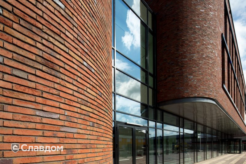 Многофункциональный центр Het Klavier с облицовкой кирпичом Terca Winhov Falls