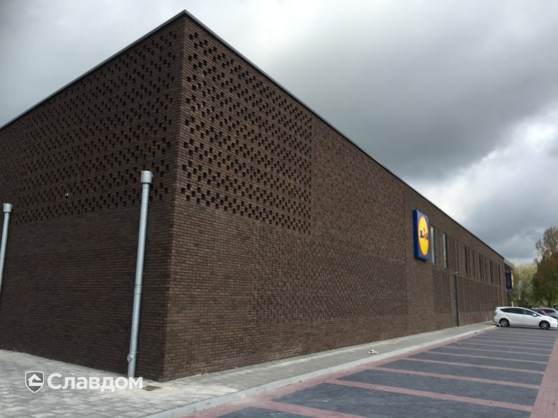Здание супермаркета Lidl с облицовкой кирпичом Terca Patos Falls