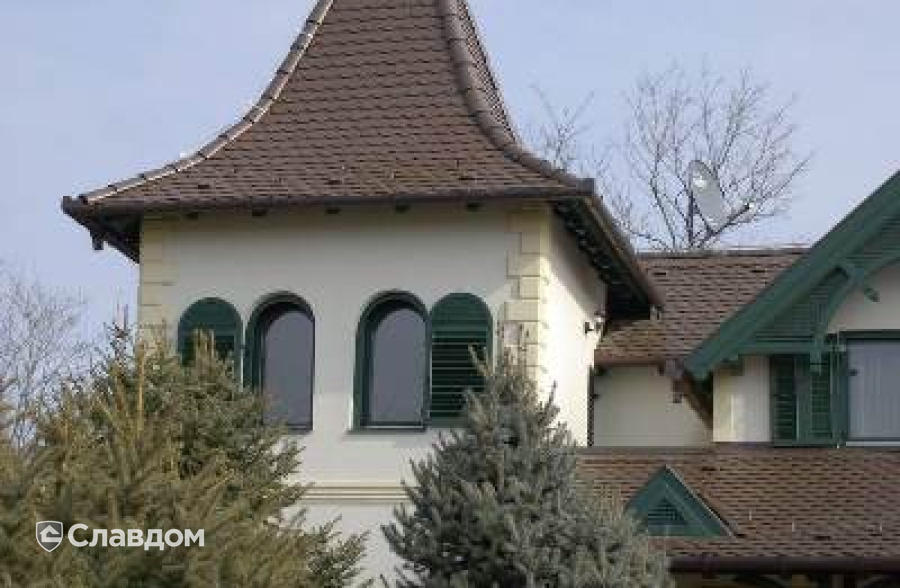 Частный дом с черепицей TONDACH Бобровка 13-коричневый ангоб