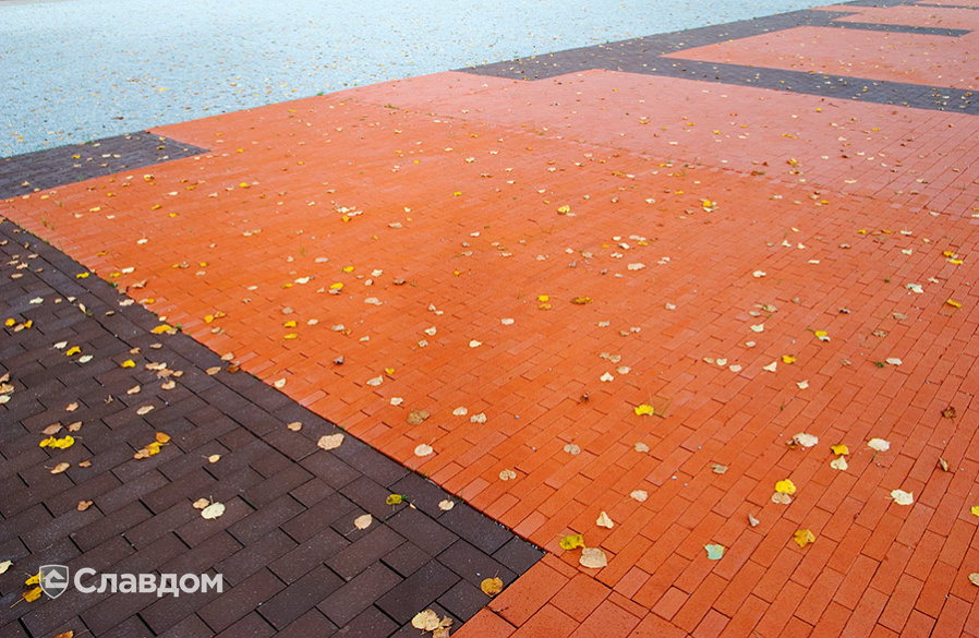 Площадь с применением брусчатки Penter Baltic Klinker Pavers Classic и Braun