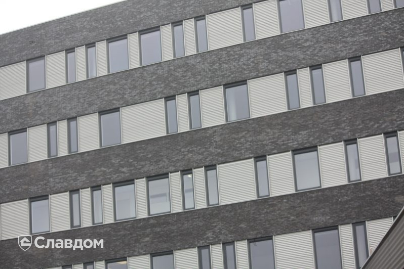 Бизнес центр с облицовкой кирпичом Terca Rinko Falls