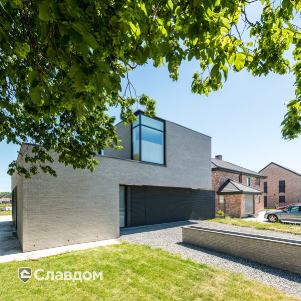 Частный дом в Бесонрье с облицовкой кирпичом Terca Polaris Wasserstrich Spezial Grijs