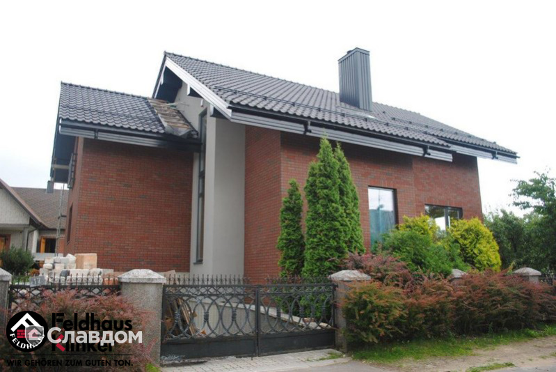 Частный дом с облицовкой кирпичом Feldhaus Klinker 689 sintra ardor