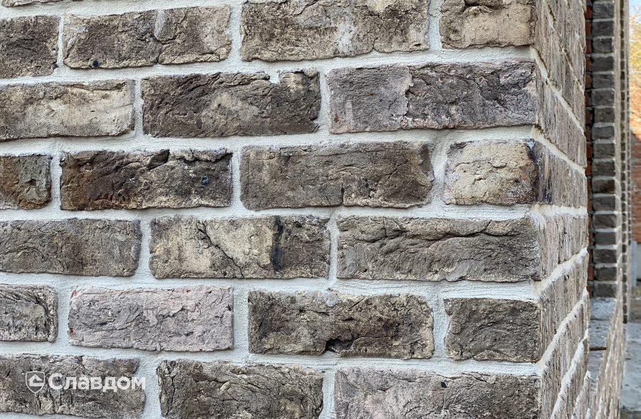 Строящийся дом с облицовкой кирпичом Rightbrick Виллем в г. Краснодар