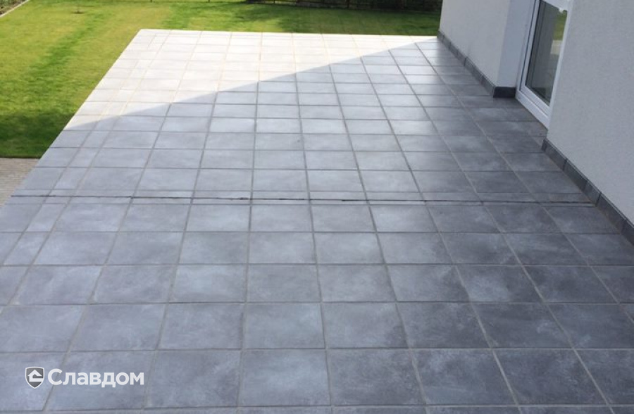 Частный дом с плиткой Stroeher Aera 710 crio