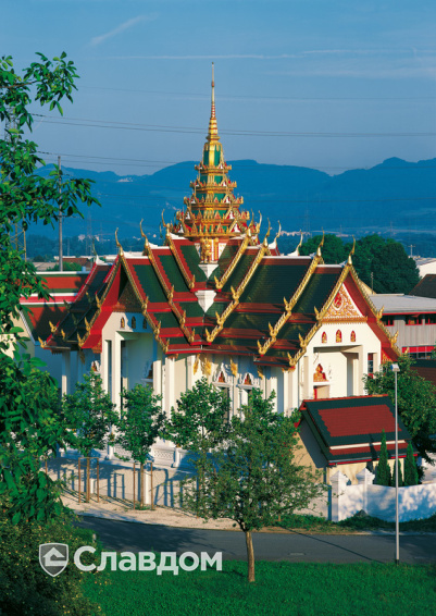 Буддийский храм с крышей Creaton Biber Klassik Weinrot Glasiert и Grun Glasiert