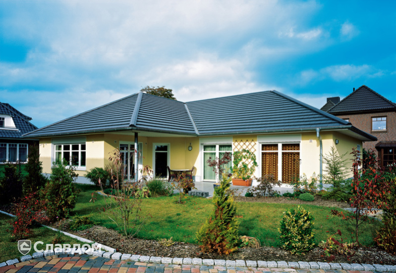 Одноэтажный дом с крышей из черепицы Creaton Domino Schieferton Engobiert