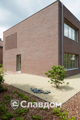 Частный дом в Дестелбергене с облицовкой кирпичом Terca Wasserstrich Special Rood