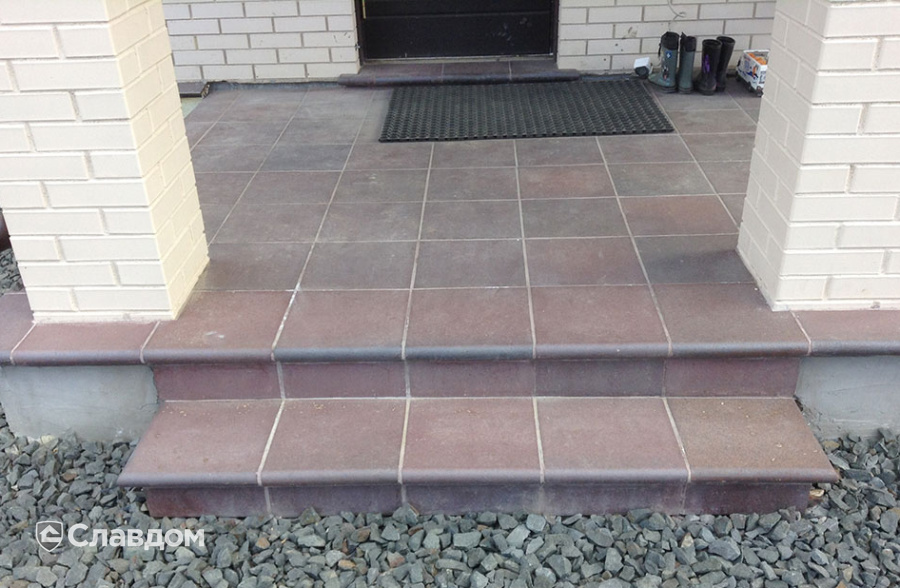 Крыльцо частного дома с применением плитки Terraklinker (Gres de breda)