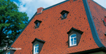 Частный двухэтажный дом с крышей из черепицы Creaton Biber Klassik Naturrot
