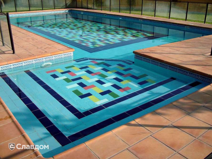 Открытый бассейн с применением плитки Gres Aragon Natural