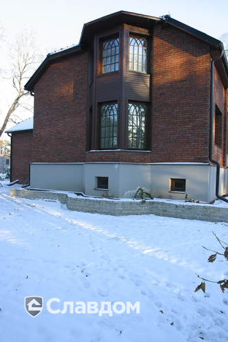 Коттедж с мансардой с облицовкой из кирпича Terca Kastanjebruin