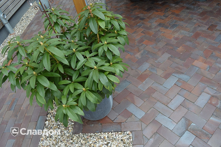 Частный дом с мощением брусчаткой LHL Antika