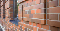Бизнес-центр в Москве с облицовкой кирпичом ЛСР