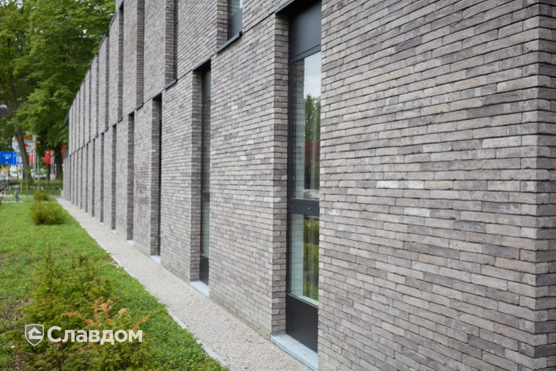 Студенческое общежитие в Генте с облицовкой кирпичом Terca Iluzo Grijs-zwart