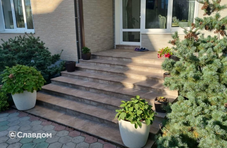 Облицовка крыльца напольной плиткой и ступенями Westerwaelder Klinker ATRIUM Graubraun