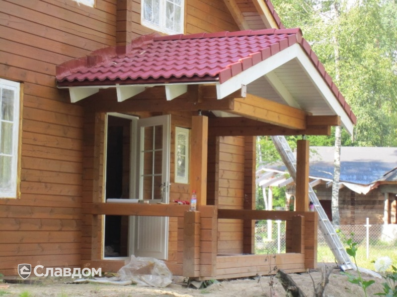 Частный жилой дом с применением черепицы BRAAS Янтарь вишни