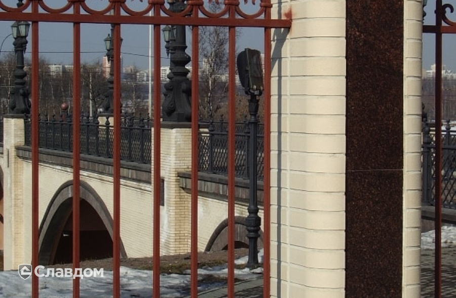 Православный храм с облицовкой кирпичом Terca Kuura гладкий