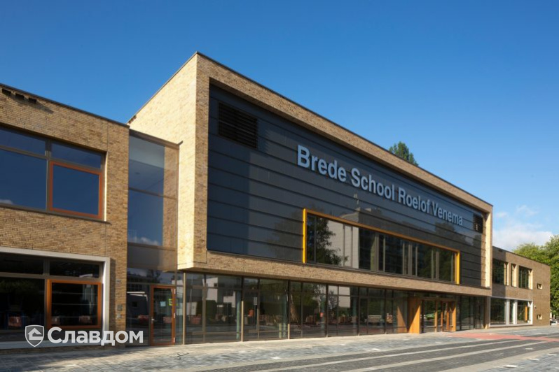 Здание школы Roelof Venema с облицовкой кирпичом Terca Sussex Multi Gesinterd