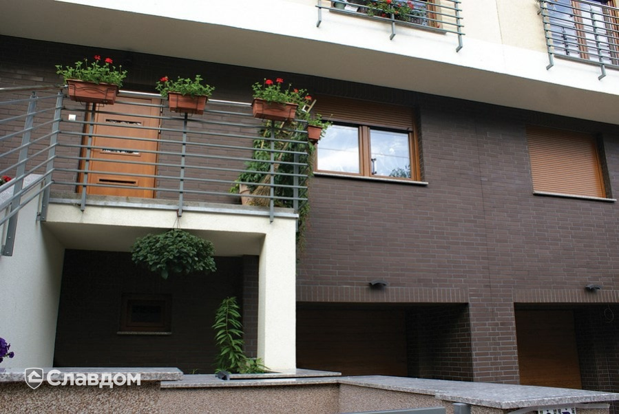 Многоэтажный жилой комплекс с облицовкой фасадной клинкерной плиткой King Klinker Dream House 03 Natural brown