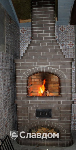 Печь с применением облицовочного кирпича Lode BRUNIS+BRUNIS F15
