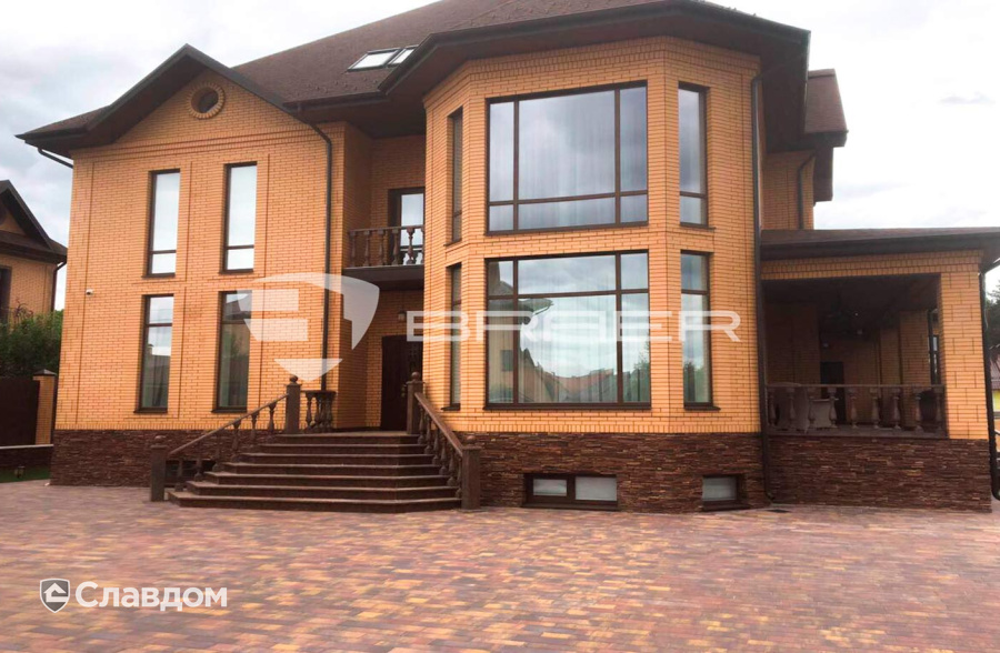 Загородный дом с мощением тротуарной плиткой BRAER Домино Color Mix Сафари