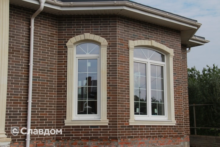 Жилой дом с облицовкой кирпичом Terca Red Flame гладкий