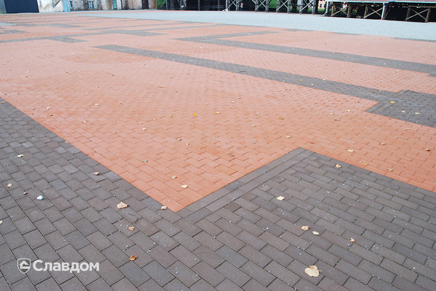 Площадь с применением брусчатки Penter Baltic Klinker Pavers Classic и Braun