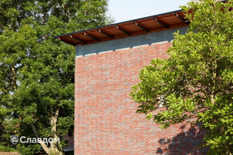 Офис в Мускроне с облицовкой кирпичом Terca Paarsblauw