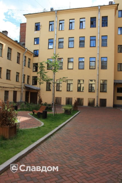 Жилой дом на углу наб. Фонтанки