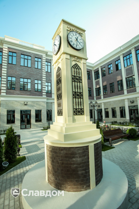 Клубный деловой центр Central Yard с облицовкой фасадной плиткой Stroeher Keravette Shine 825 sherry