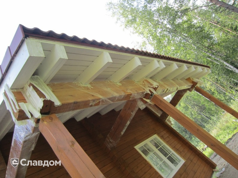 Частный жилой дом с применением черепицы BRAAS Янтарь вишни