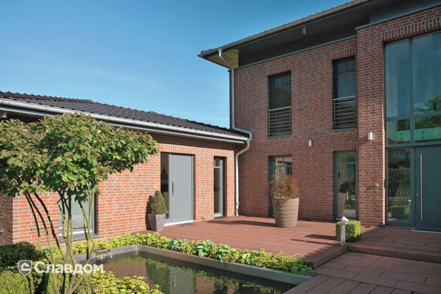 Жилой дом с облицовкой кирпичом Terca Handstrich Bunt