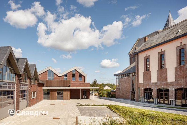 Школа в Ангиене (Бельгия) с облицовкой кирпичом Terca Wasserstrich Special E1 и Rood