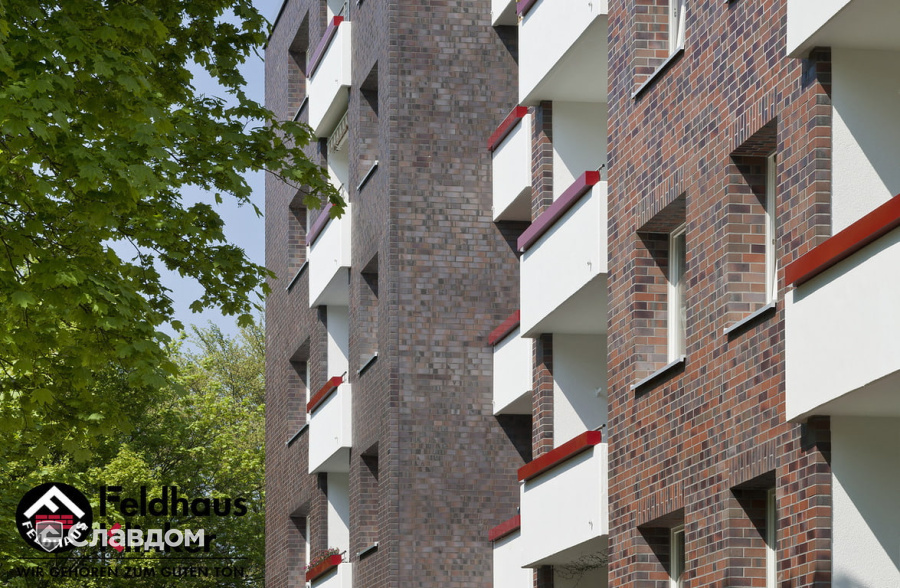 Жилой дом с облицовкой кирпичом Feldhaus Klinker 560 carbona ardor colori и 561 carbona ardor maritimo