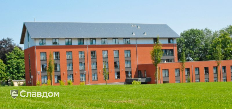 Молодежный центр с облицовкой кирпичом Terca Tinto