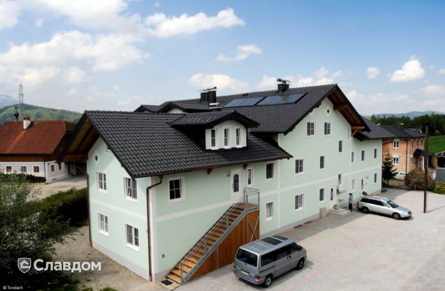 Двухэтажный жилой дом с черепицей TONDACH Sulm antracite engobe