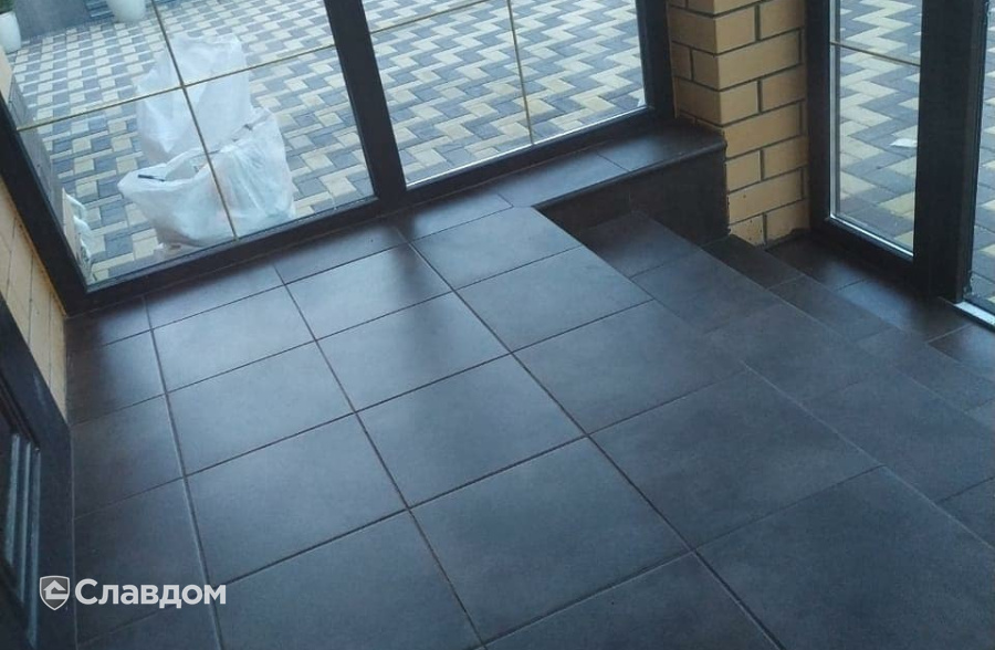 Отделка крыльца клинкерными ступенями и плиткой Westerwaelder Klinker ATRIUM Mocca