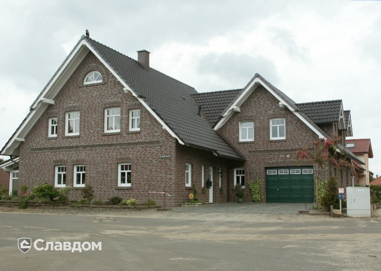 Жилой дом с облицовкой кирпичом Terca HKS Bunt
