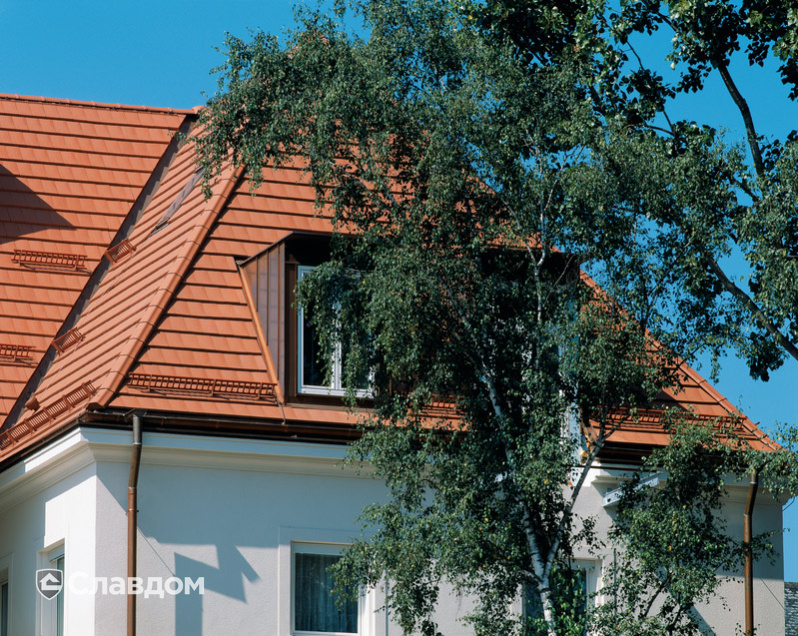Дом с мансардой с крышей из черепицы Creaton Domino Naturrot