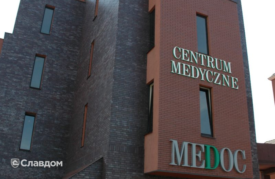 Медицинский центр Medoc с облицовкой кирпичом Roben Adelajda
