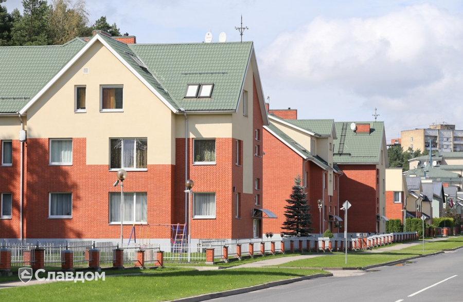 Трехэтажный дом с применением облицовочного кирпича Lode Janka 11.101100L 