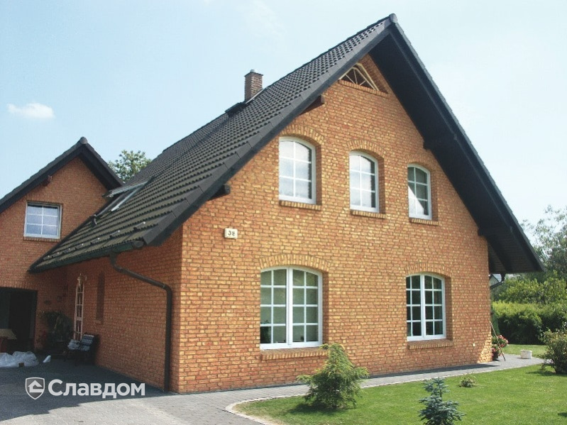 Двухэтажный коттедж с облицовкой кирпичом Terca Orchidee Rose